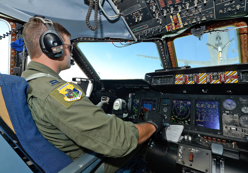 Illustration for article titled What It's Like To Fly America's Biggest Jet, The Gargantuan C-5 Galaxy